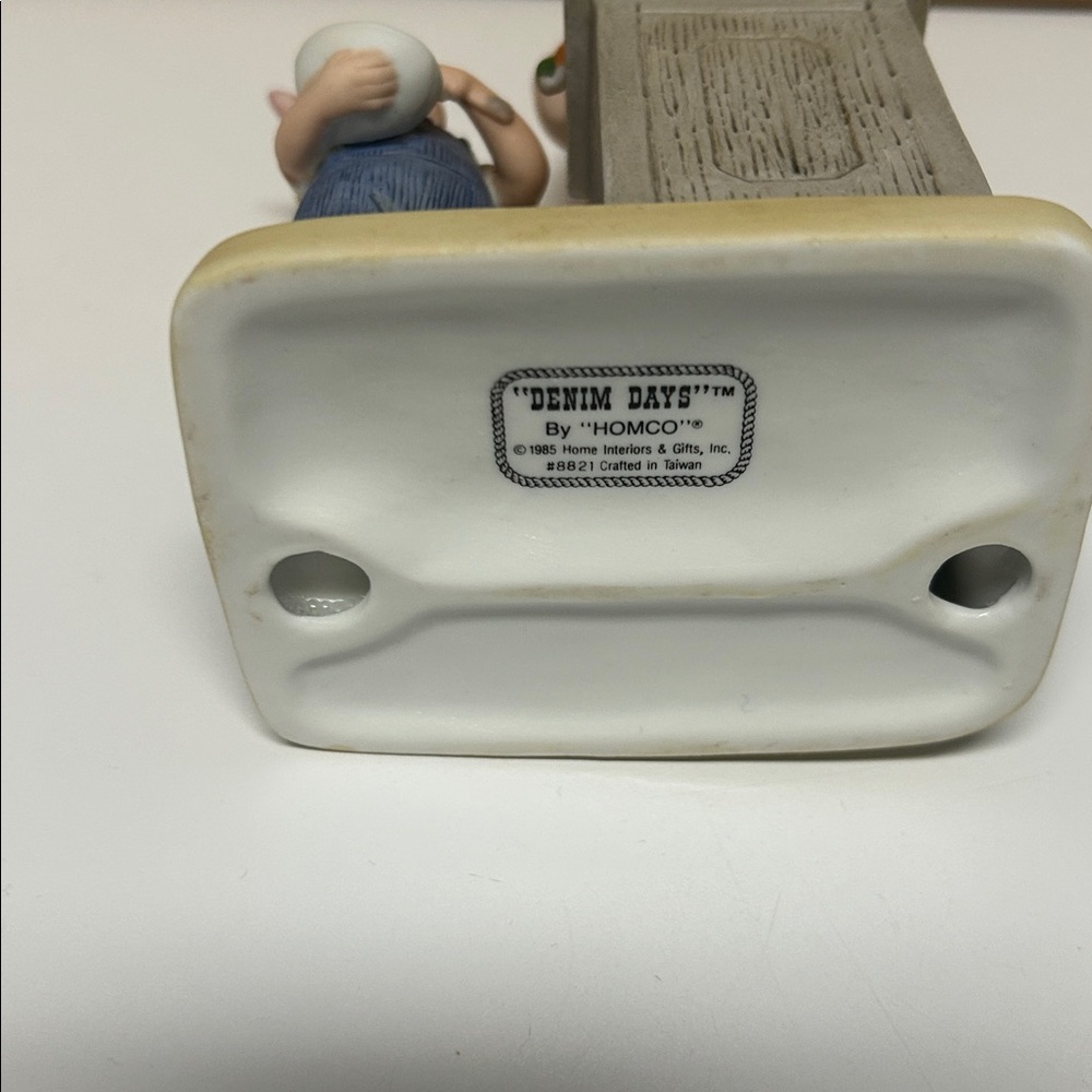 Denim Days porcelain figurine “Helping Mom” - Picture 4 of 4